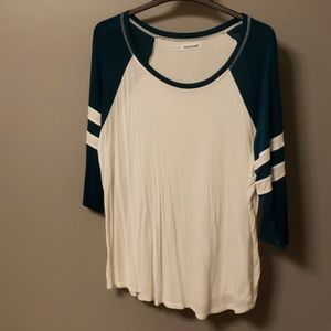 Maurices plus size 2 white and teal shirt